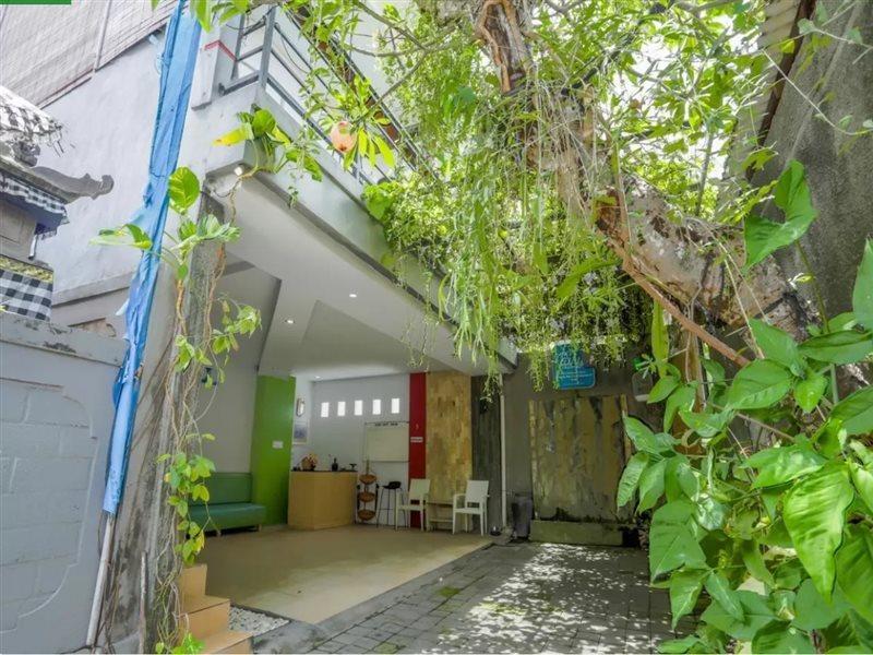 Oyo 3852 Valomia Guest House Denpasar Exterior foto