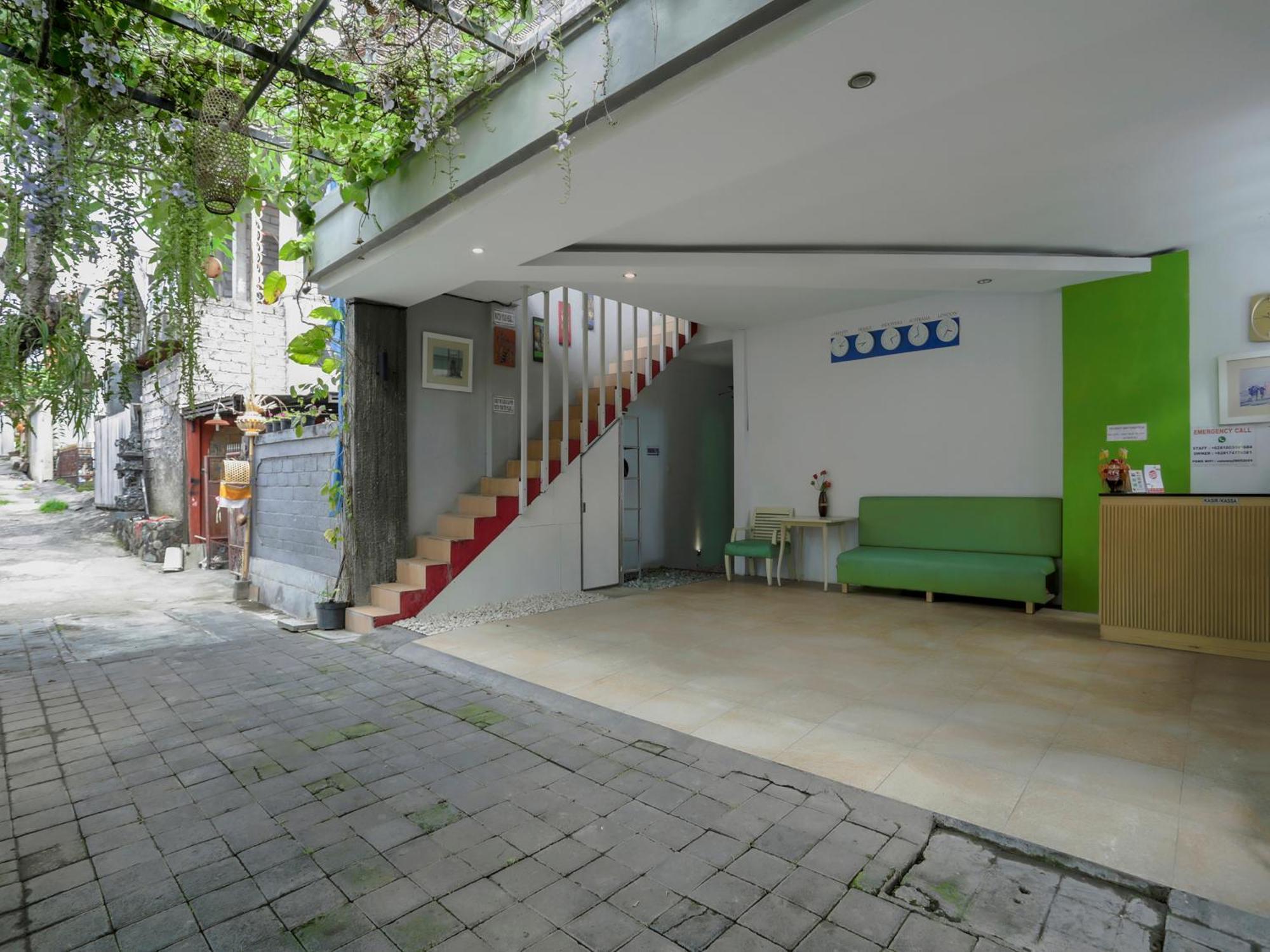 Oyo 3852 Valomia Guest House Denpasar Exterior foto